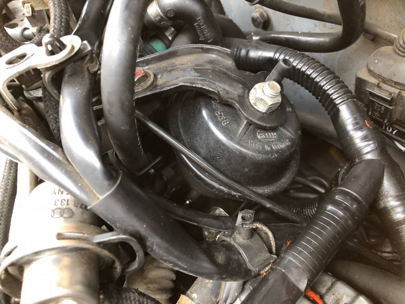 Hella good time. The vacuum hose fits on that open tube on the top.
